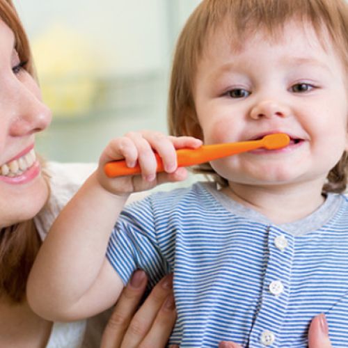 Sai lầm thường gặp khi chăm sóc răng cho trẻ mà cha mẹ hay mắc phải