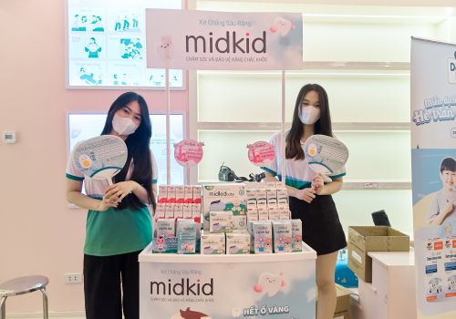 Midkid & Suri “tung mưa quà tặng” đón 1/6 cho các bé yêu!