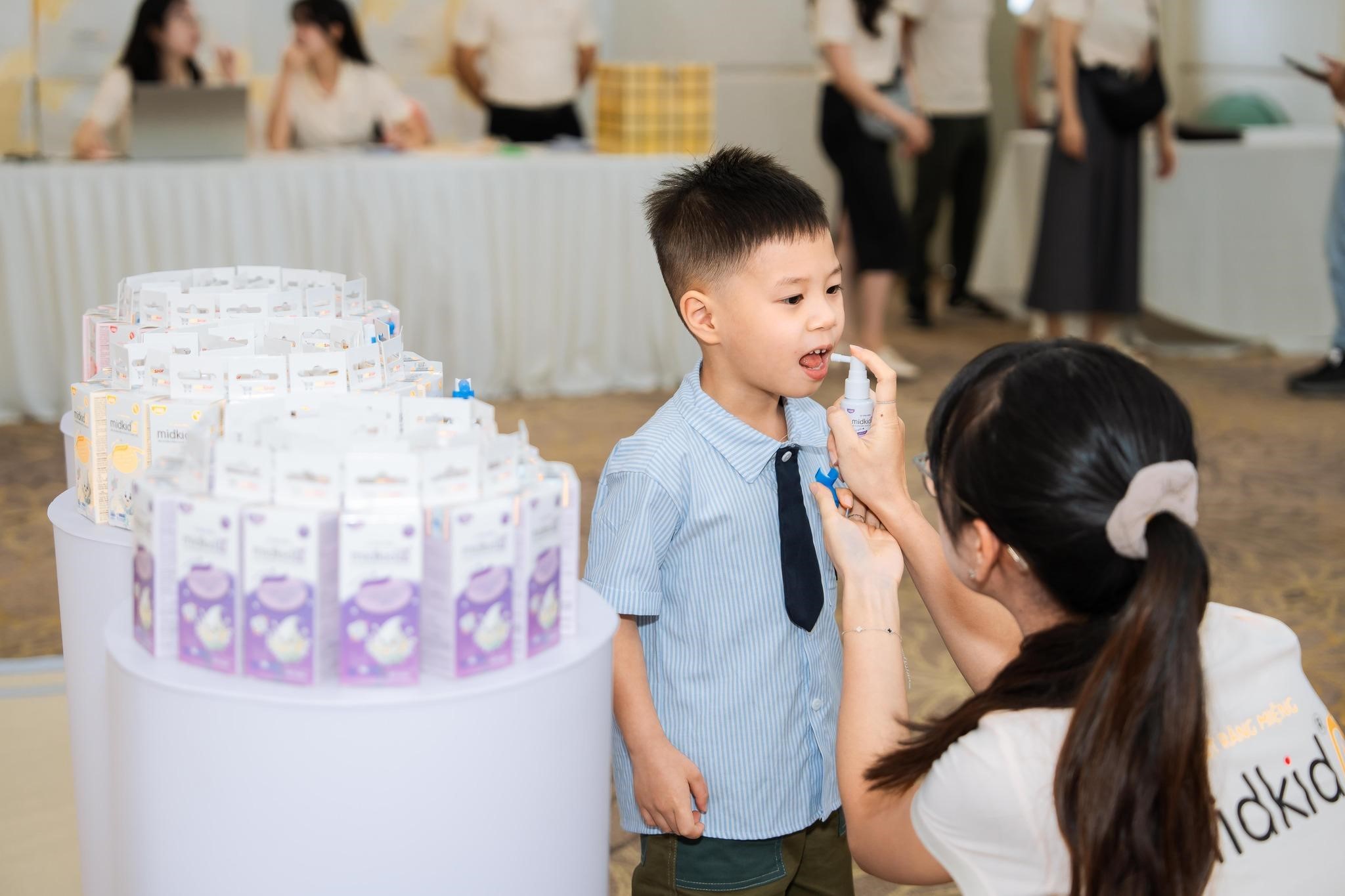 Xịt răng miệng Midkid A+